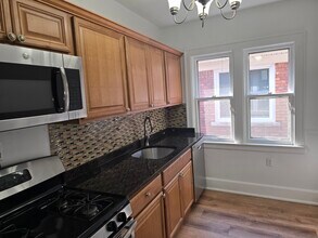 910 Beaconsfield Ave, Unit 2N in Grosse Pointe Park, MI - Building Photo - Building Photo