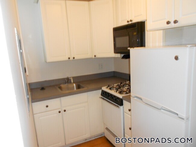 property at 15 Edgerly Rd