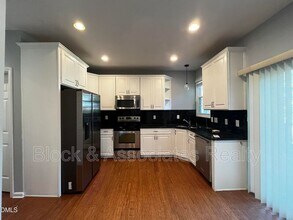 214 Castle Hayne Dr in Cary, NC - Building Photo - Building Photo