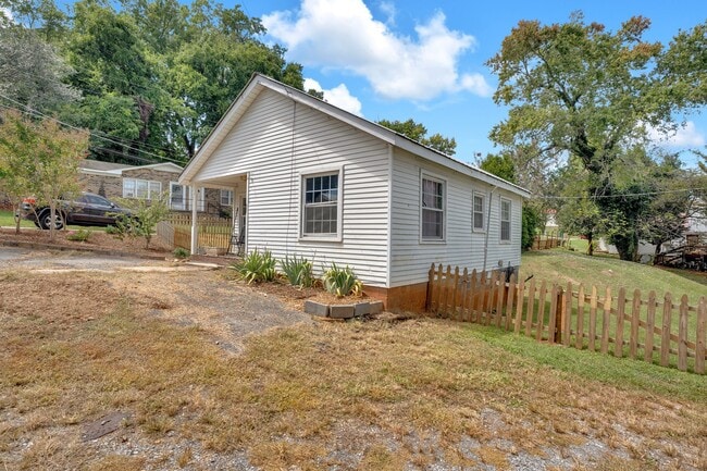 203 3rd Ave NE in Winchester, TN - Foto de edificio - Building Photo