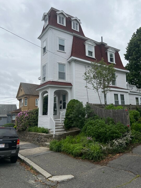 8 South St, Unit 2 in Beverly, MA - Building Photo