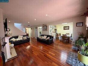 6 Basin Ct in Hercules, CA - Building Photo - Building Photo