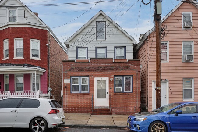 729 Cortlandt St in Perth Amboy, NJ - Building Photo - Building Photo