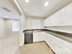 8921 Paula Jean Ave in Las Vegas, NV - Building Photo - Building Photo