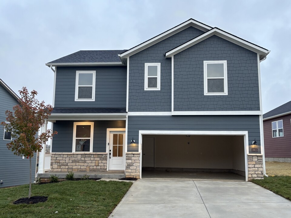 16815 Aiken Ridge Cir in Louisville, KY - Foto de edificio