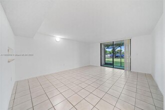 8035 SW 107th Ave in Miami, FL - Building Photo - Building Photo
