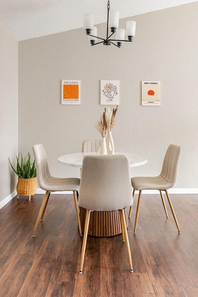 6101 Parkwood Dr in Austin, TX - Building Photo - Building Photo