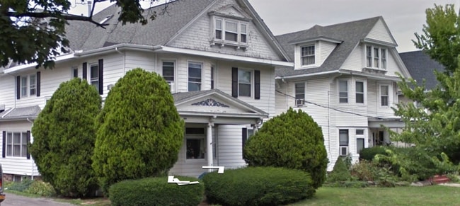 906 West Ave, Unit Apt 3 in Medina, NY - Building Photo - Building Photo