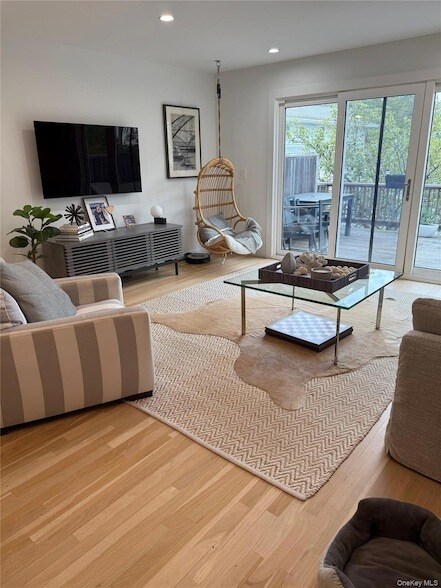 3041 Mitchell Rd in Westhampton Beach, NY - Building Photo - Building Photo