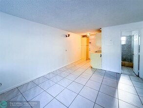 1717 NW 8th Pl in Fort Lauderdale, FL - Building Photo - Building Photo