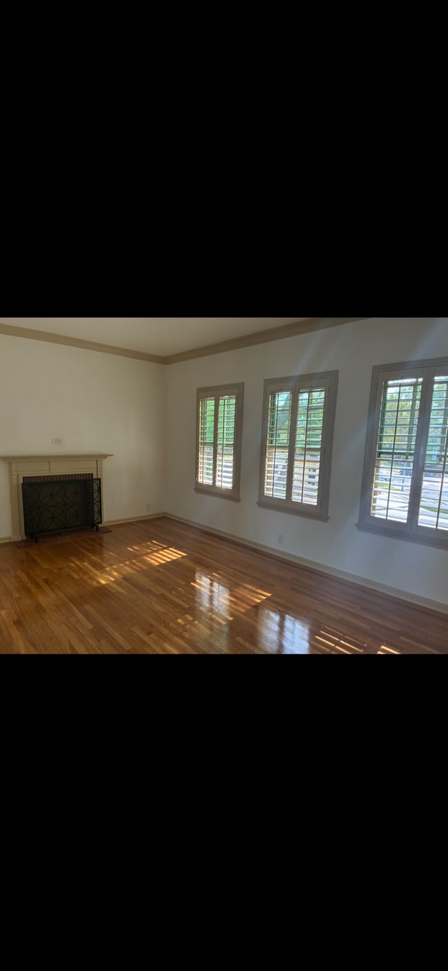 4302 1/2 10th Ave, Unit 4302 1/2