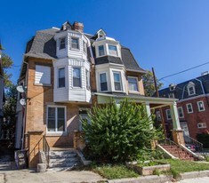 813 S 49th St in Philadelphia, PA - Building Photo
