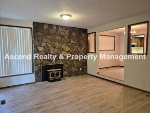 11740 SW Wilkens Ln in Beaverton, OR - Building Photo - Building Photo