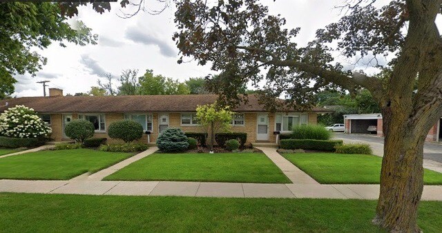 427 Burlington Ave in Downers Grove, IL - Building Photo