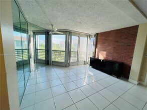 1830 Sabal Palm Dr in Davie, FL - Building Photo - Building Photo