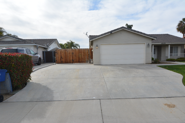 5301 Rockwell Dr in Bakersfield, CA - Building Photo - Building Photo