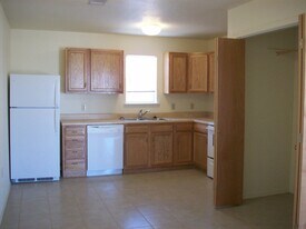 Gidding Apartments in Clovis, NM - Building Photo