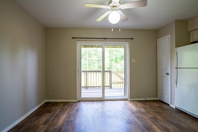 2521 Crosstimbers St in Huntsville, TX - Building Photo - Building Photo