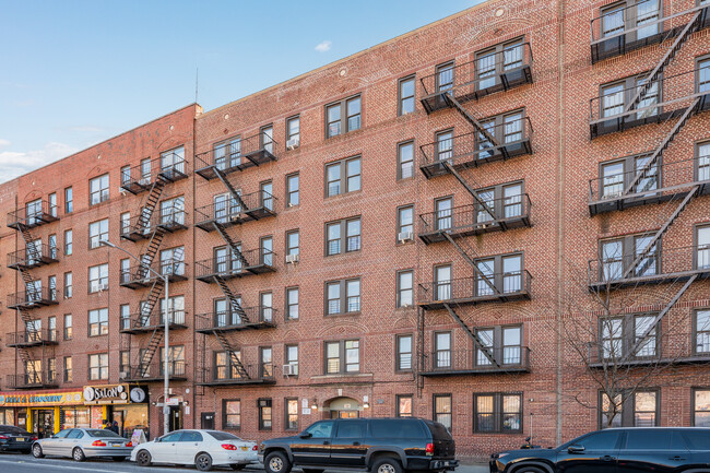 586 Southern Blvd in Bronx, NY - Building Photo - Building Photo