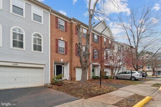 20687 Waterfall Branch Terrace in Sterling, VA - Building Photo - Building Photo