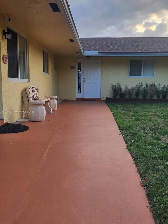 500 SE 2nd St in Dania Beach, FL - Building Photo