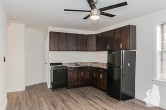 3933 N Clarendon Ave, Unit 203 in Chicago, IL - Building Photo - Building Photo