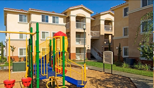 Summercrest in Fresno, CA - Building Photo - Building Photo