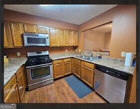 2539 Oakridge Pl in Decatur, GA - Building Photo - Building Photo