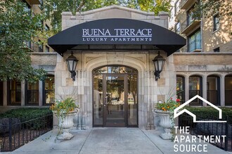 4242 N Sheridan Rd in Chicago, IL - Building Photo - Building Photo