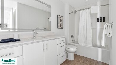 1950 Mayfair St, Unit 716 in Naples, FL - Foto de edificio - Building Photo