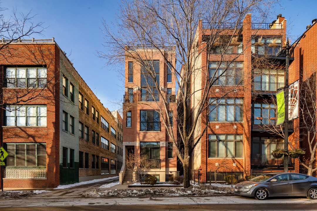 1744 W Belmont Ave in Chicago, IL - Building Photo