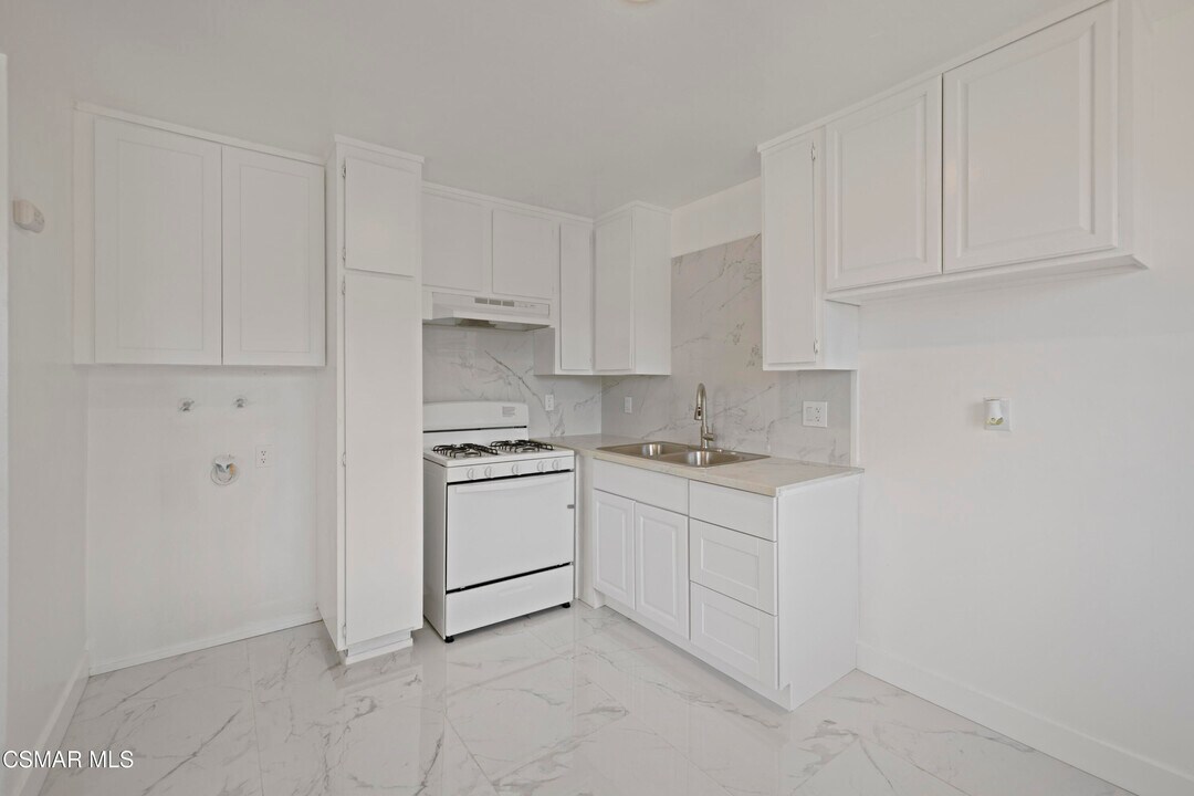 1725 Court St in Los Angeles, CA - Building Photo