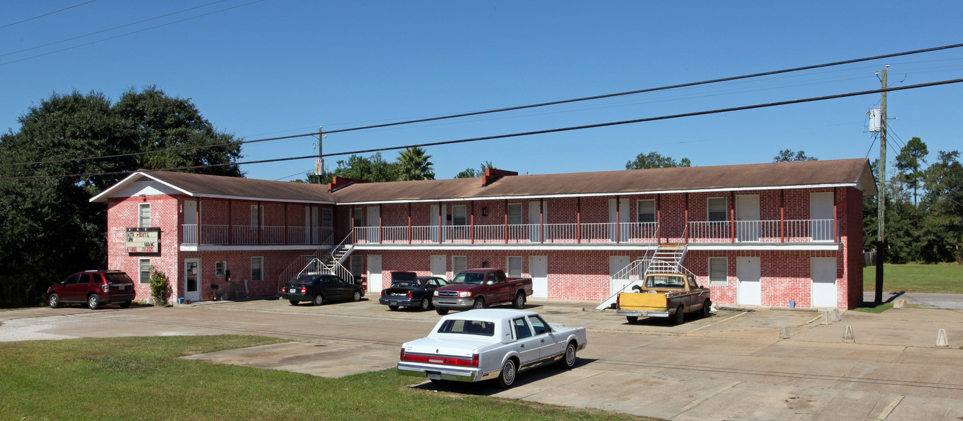 East Hwy 90 Apartments in Moss Point, MS - Building Photo