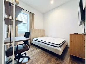 Furnished room/NOT APARTMENT in Queens, NY - Foto de edificio - Building Photo