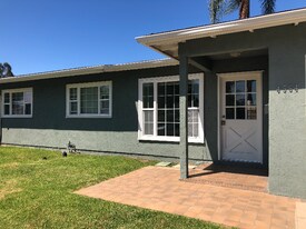 4564 Onondaga Ave in San Diego, CA - Building Photo