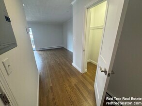 320 Hammond Pond Pkwy, Unit 504 in Brookline, MA - Building Photo - Building Photo