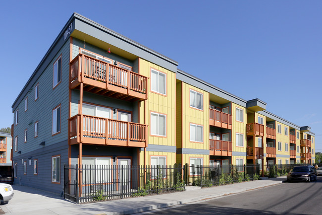 Bridgeton Apartments in Portland, OR - Foto de edificio - Building Photo