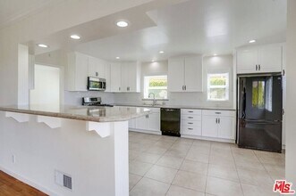 6514 Hedding St in Los Angeles, CA - Building Photo - Building Photo