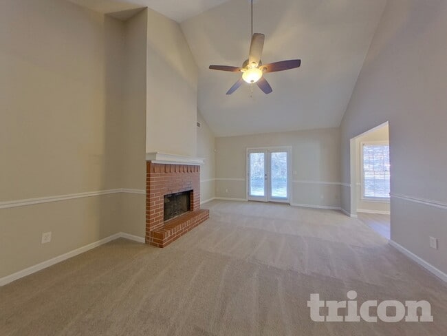 5119 Shelley Ln in Sugar Hill, GA - Foto de edificio - Building Photo