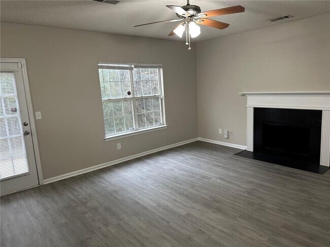 6558 Pole Creek Dr in Lithonia, GA - Building Photo - Building Photo