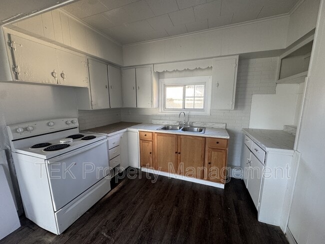 210 Dewey Ave in Rochester, NY - Building Photo - Building Photo