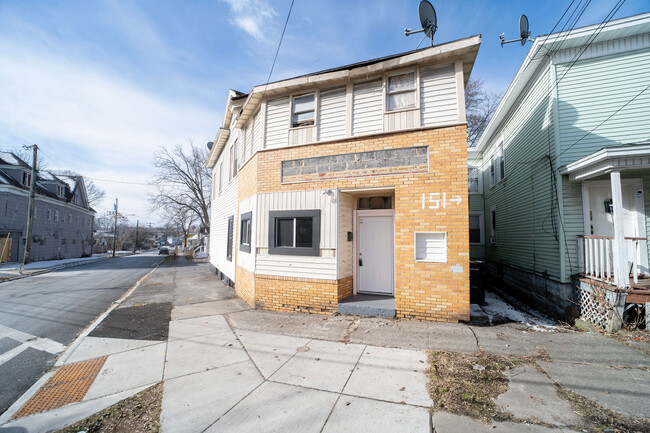 151 Oak St in Syracuse, NY - Building Photo - Building Photo