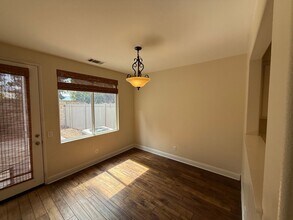 4548 Calle Argolla in Camarillo, CA - Foto de edificio - Building Photo