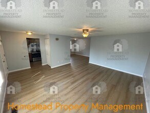 326 Catherine Ct W in Monmouth, OR - Building Photo - Building Photo