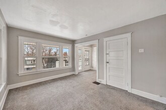 2243 Hannaford Ave, Unit 243 in Norwood, OH - Foto de edificio - Building Photo