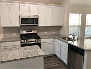 4002 Bighorn Dr in Heartland, TX - Foto de edificio - Building Photo