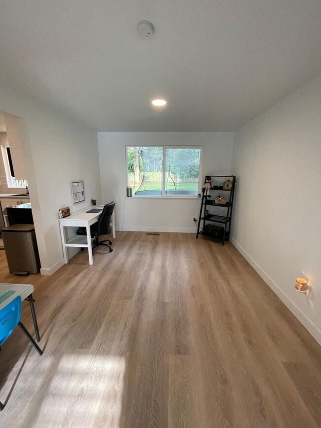 13540 NE 190th Pl in Woodinville, WA - Building Photo - Building Photo