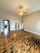 241 N Queen St in Lancaster, PA - Building Photo