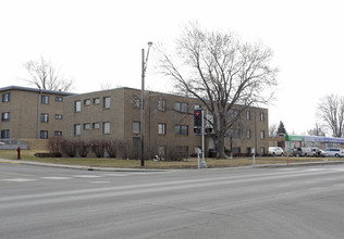 4653 Central Ave NE in Columbia Heights, MN - Building Photo - Building Photo