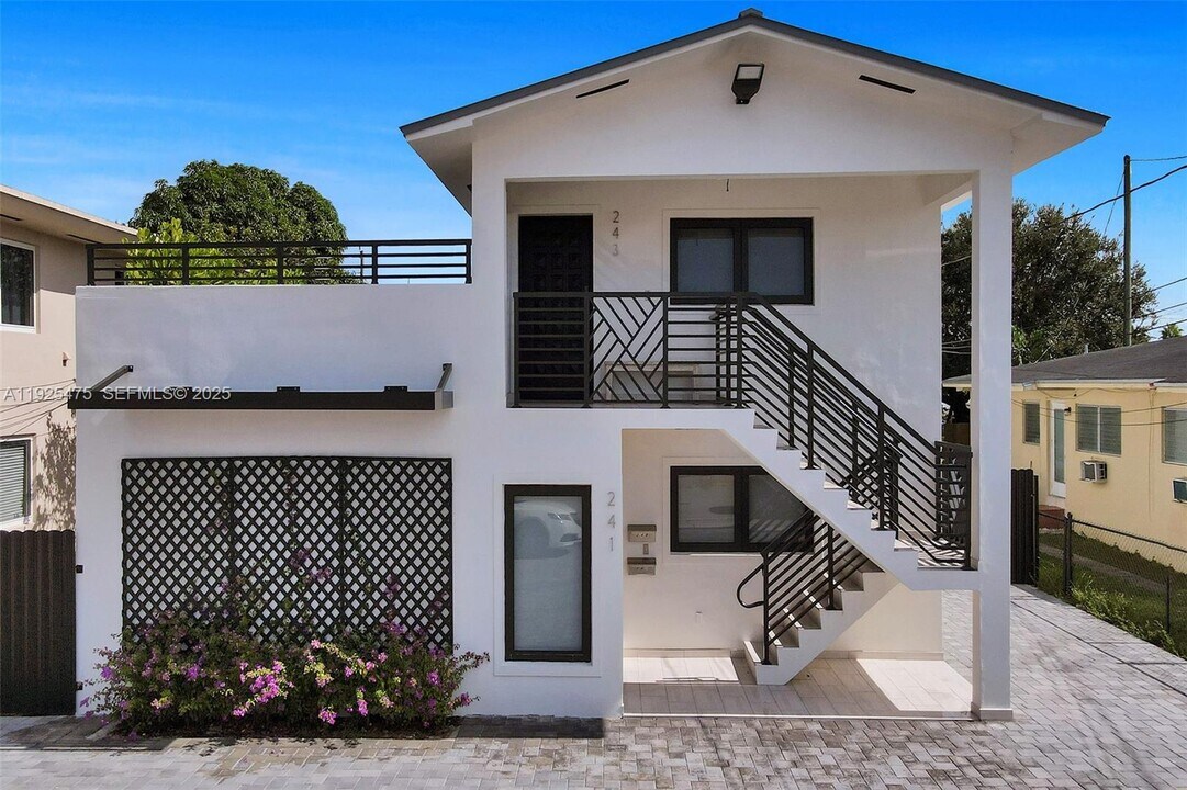 243 NW 57th Ave in Miami, FL - Building Photo